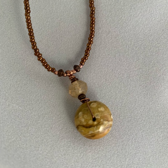 Hand wired and beaded 16” necklace. - Picture 2 of 3